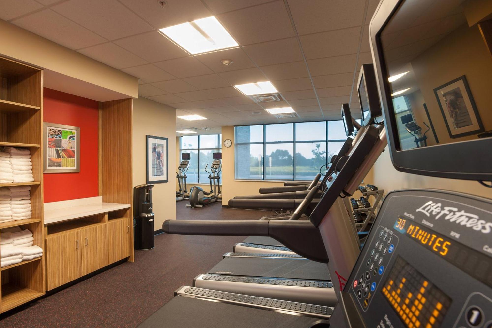 Towneplace Suites By Marriott Minneapolis Near Mall Of America Блумингтън Екстериор снимка